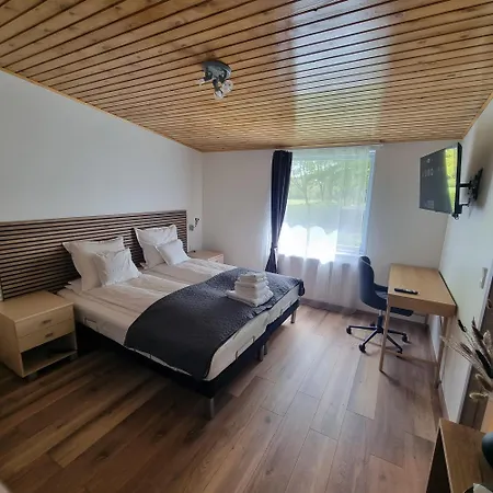 Karlskovhuset Гиве